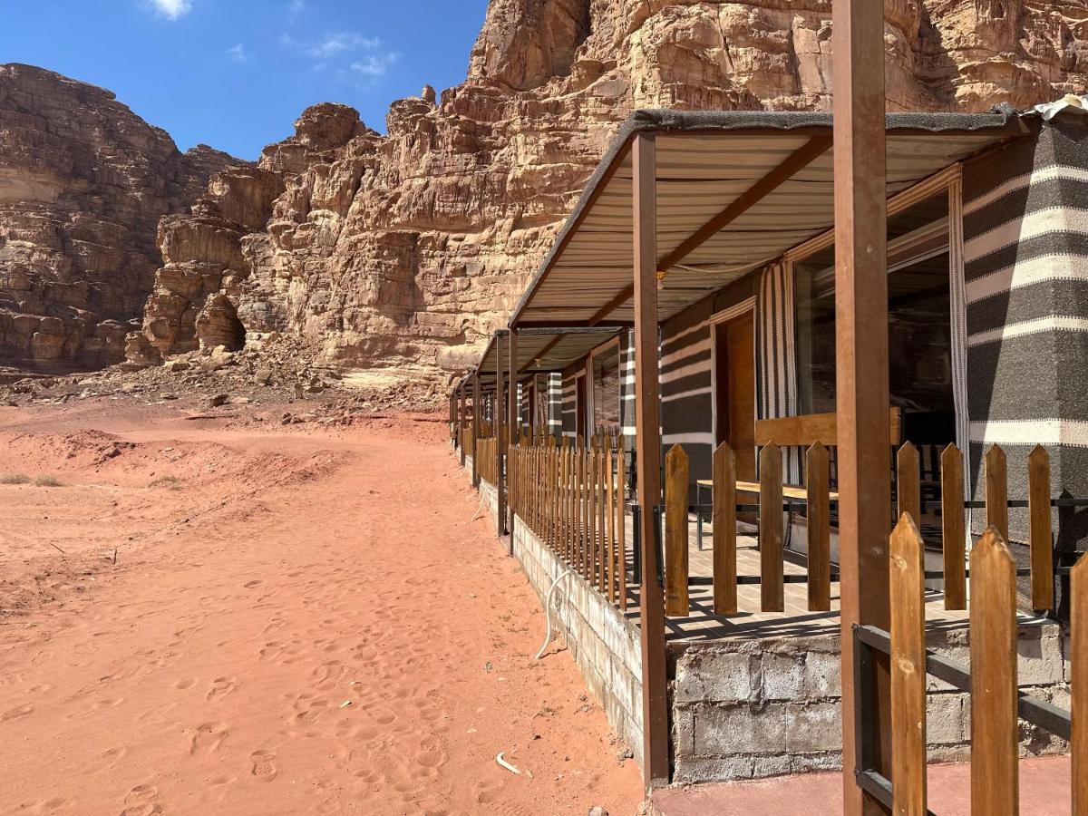 Titanic Camp Acomodação com café da manhã Wadi Rum Exterior foto