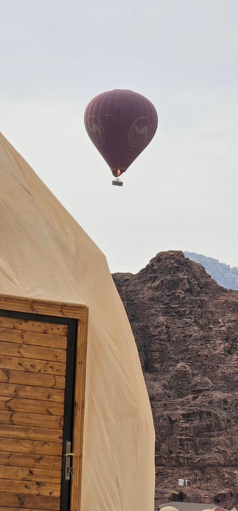 Titanic Camp Acomodação com café da manhã Wadi Rum Exterior foto
